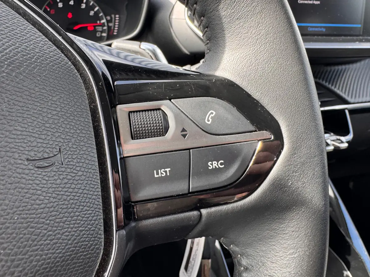 1.2 100PK Allure Automaat | Camera | Navigatie | Apple Carplay / Android Auto | Cruise Control | | DAB ontvanger | Dimlichten automatisch | Kleur wit