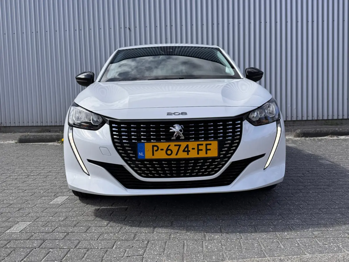 1.2 100PK Allure Automaat | Camera | Navigatie | Apple Carplay / Android Auto | Cruise Control | | DAB ontvanger | Dimlichten automatisch | Kleur wit