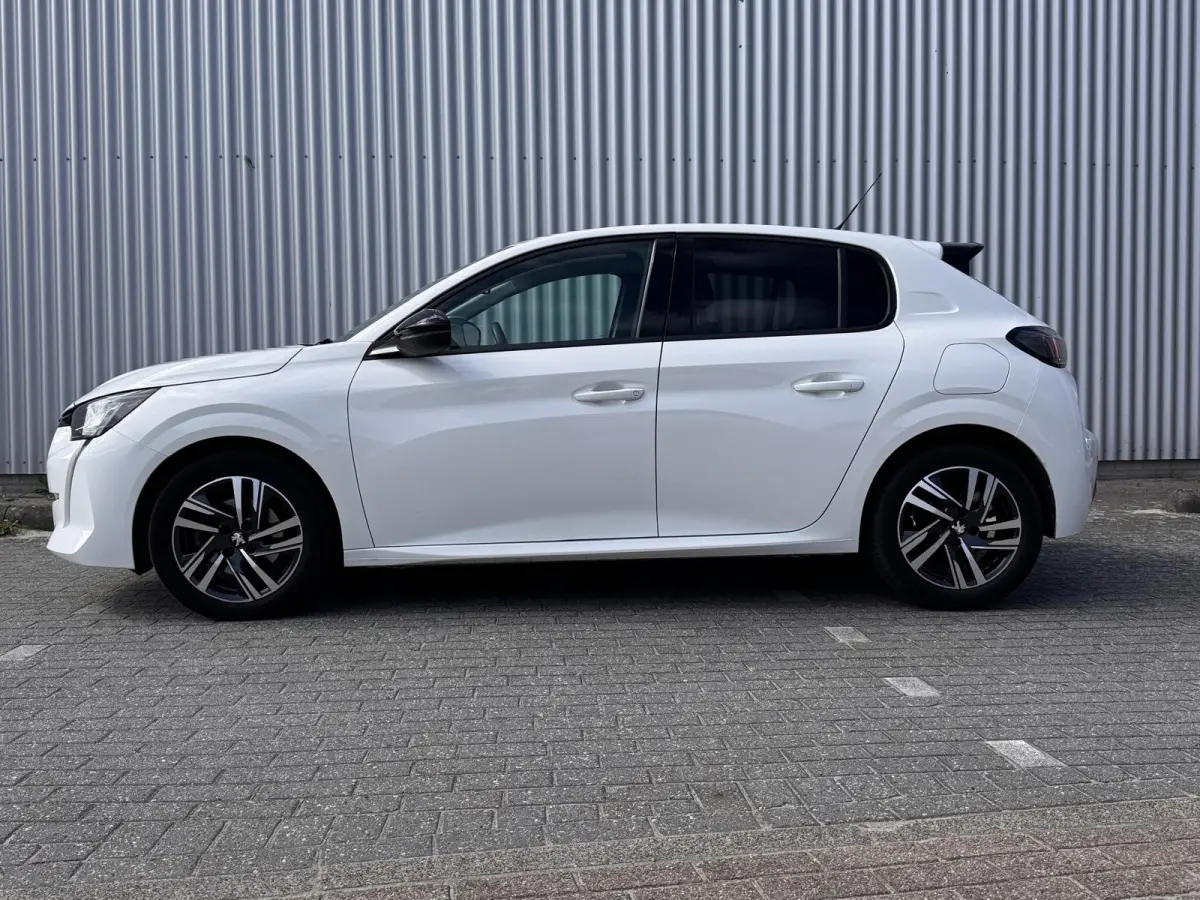 1.2 100PK Allure Automaat | Camera | Navigatie | Apple Carplay / Android Auto | Cruise Control | | DAB ontvanger | Dimlichten automatisch | Kleur wit