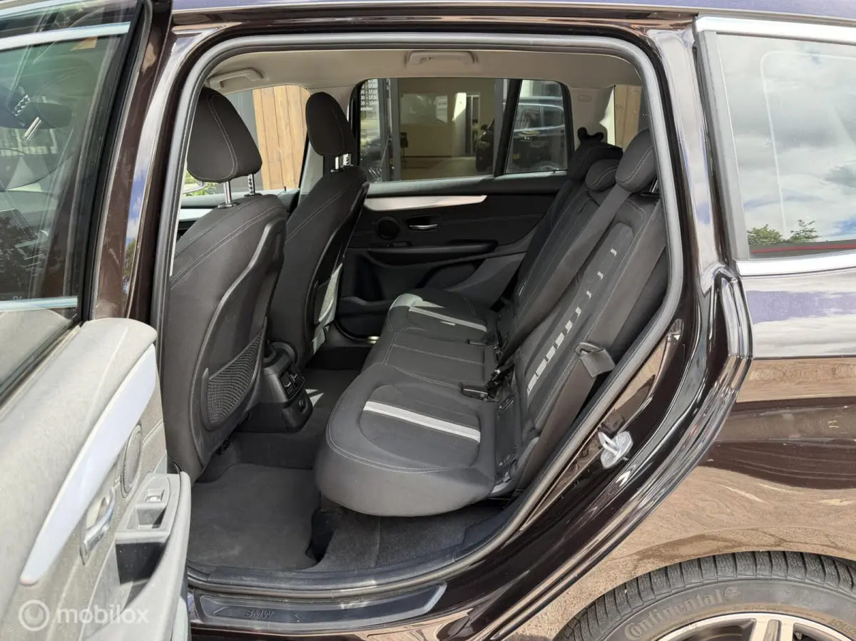 136PK Sport Line 218i Sport