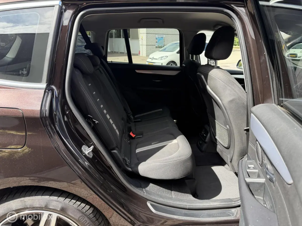 136PK Sport Line 218i Sport