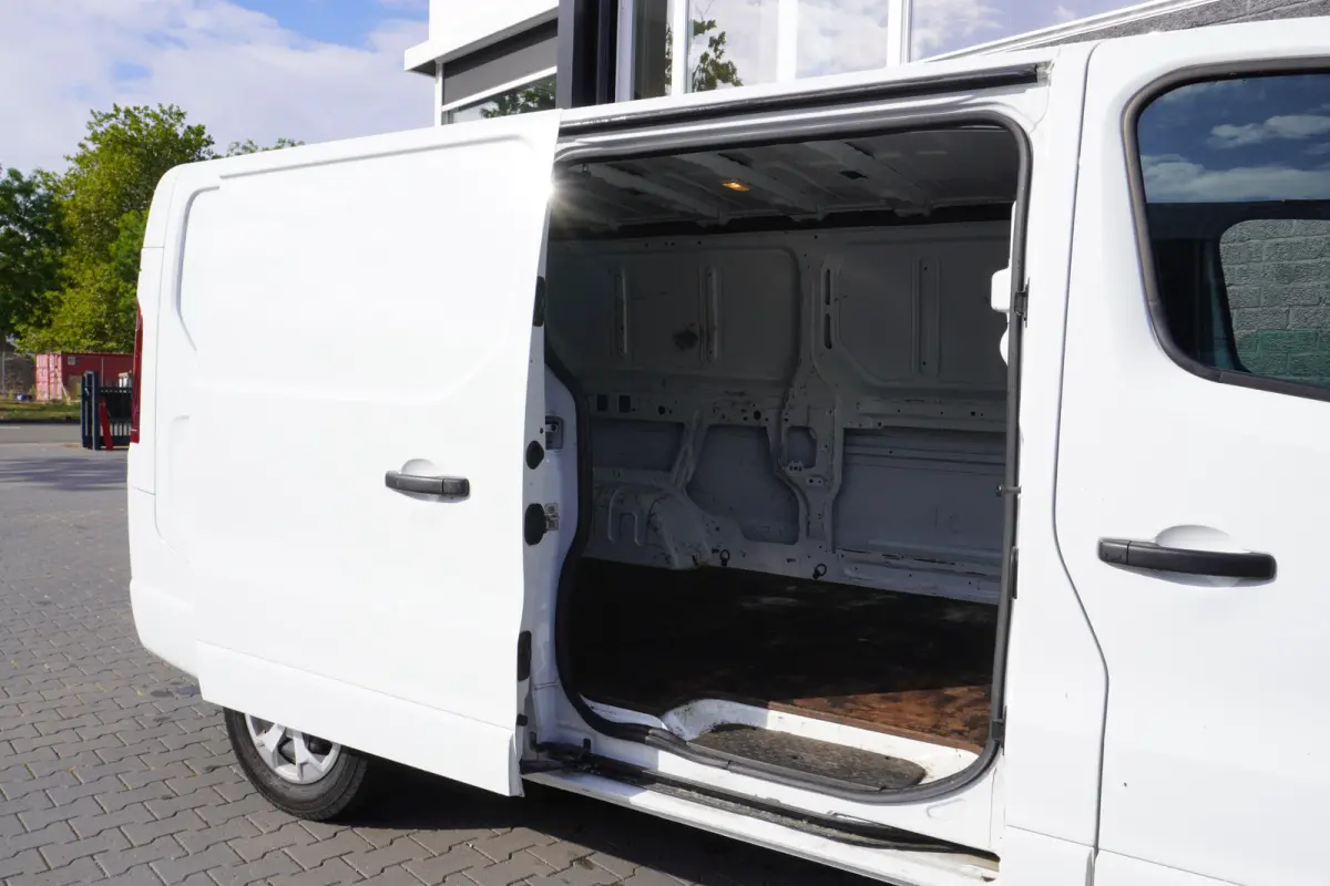 2.0 dCi 130PK L2 EURO 6 - Airco - Cruise - PDC - €21.950,- Excl.