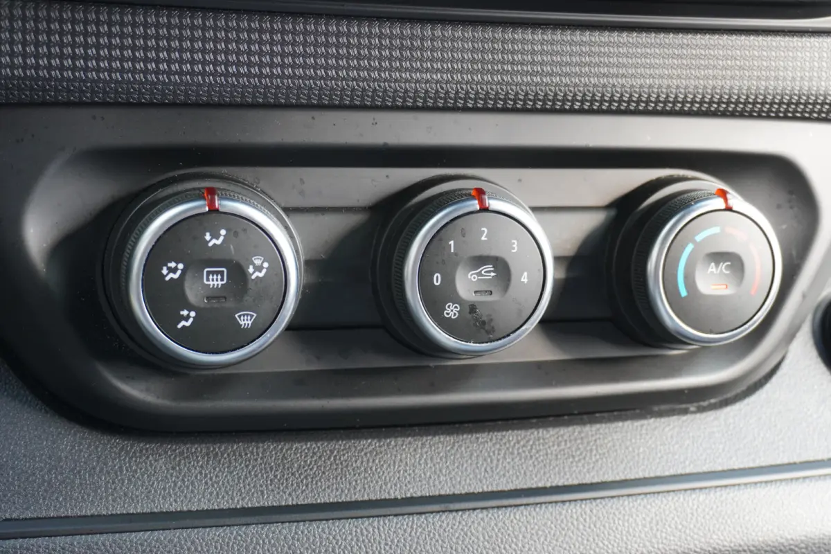 2.0 dCi 130PK L2 EURO 6 - Airco - Cruise - PDC - €21.950,- Excl.