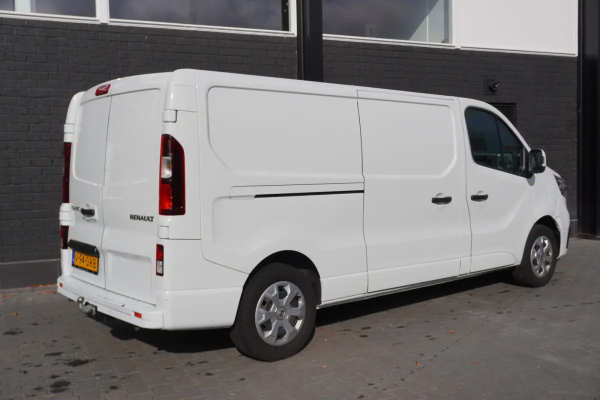 2.0 dCi 130PK L2 EURO 6 - Airco - Cruise - PDC - €21.950,- Excl.