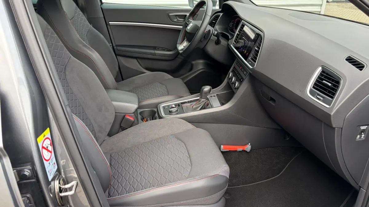 1.5 TSI 150PK FR BUSINESS INTENSE AUTOMAAT / NAVI / LEDER / CLIMA / FULL-LED / 18" LMV / KEYLESS / CAMERA / ORG. NL / 1E EIGENAAR !!