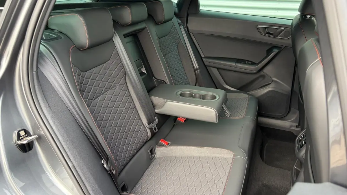 1.5 TSI 150PK FR BUSINESS INTENSE AUTOMAAT / NAVI / LEDER / CLIMA / FULL-LED / 18" LMV / KEYLESS / CAMERA / ORG. NL / 1E EIGENAAR !!