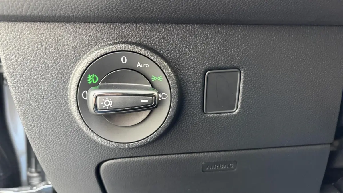 1.5 TSI 150PK FR BUSINESS INTENSE AUTOMAAT / NAVI / LEDER / CLIMA / FULL-LED / 18" LMV / KEYLESS / CAMERA / ORG. NL / 1E EIGENAAR !!