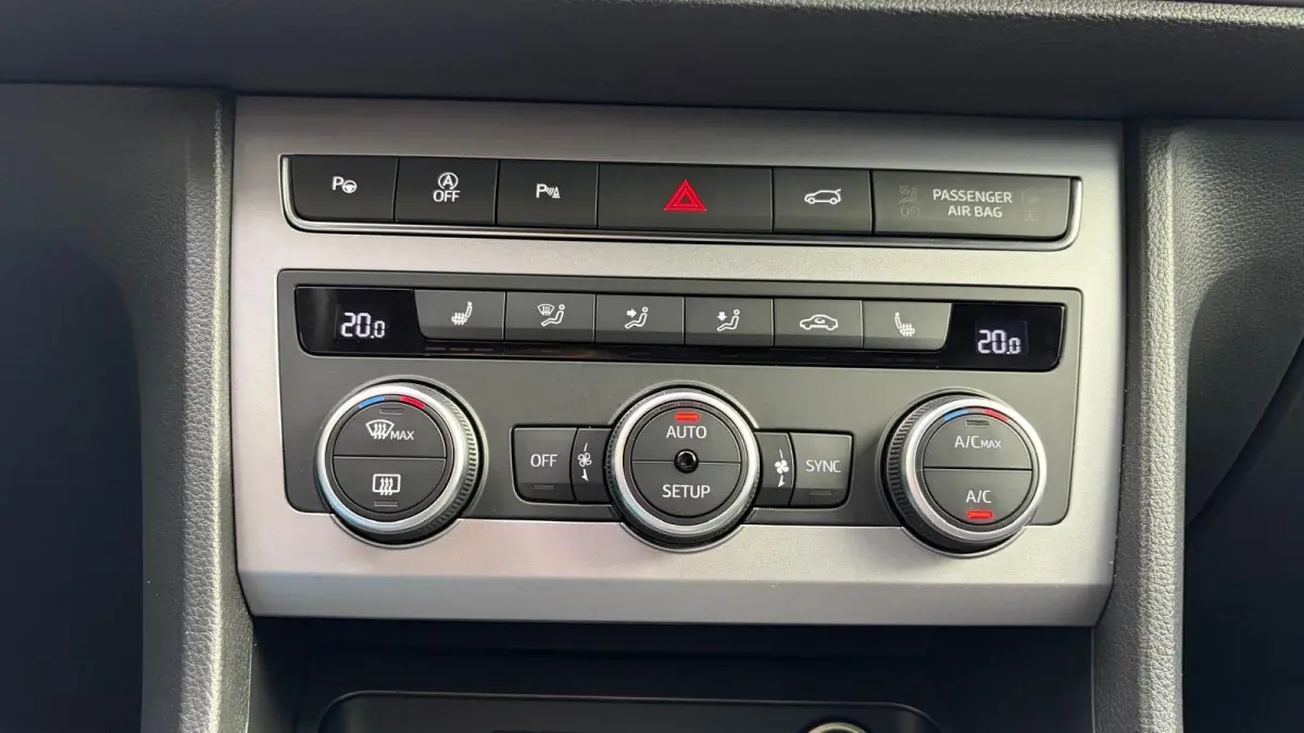 1.5 TSI 150PK FR BUSINESS INTENSE AUTOMAAT / NAVI / LEDER / CLIMA / FULL-LED / 18" LMV / KEYLESS / CAMERA / ORG. NL / 1E EIGENAAR !!