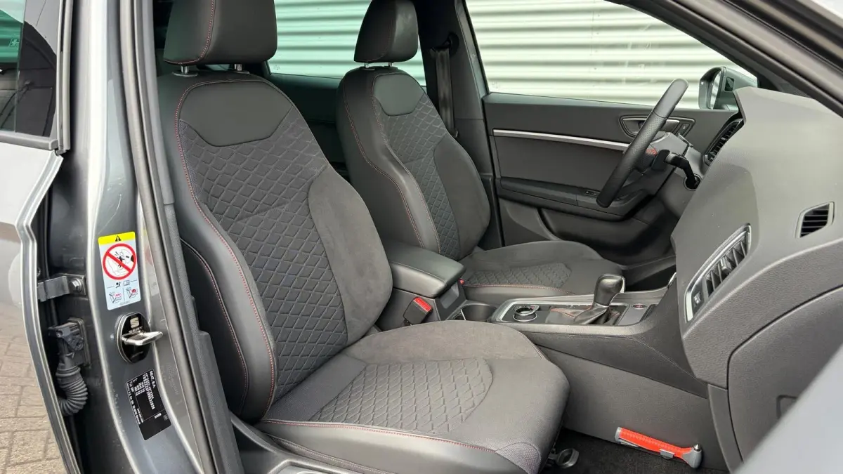 1.5 TSI 150PK FR BUSINESS INTENSE AUTOMAAT / NAVI / LEDER / CLIMA / FULL-LED / 18" LMV / KEYLESS / CAMERA / ORG. NL / 1E EIGENAAR !!