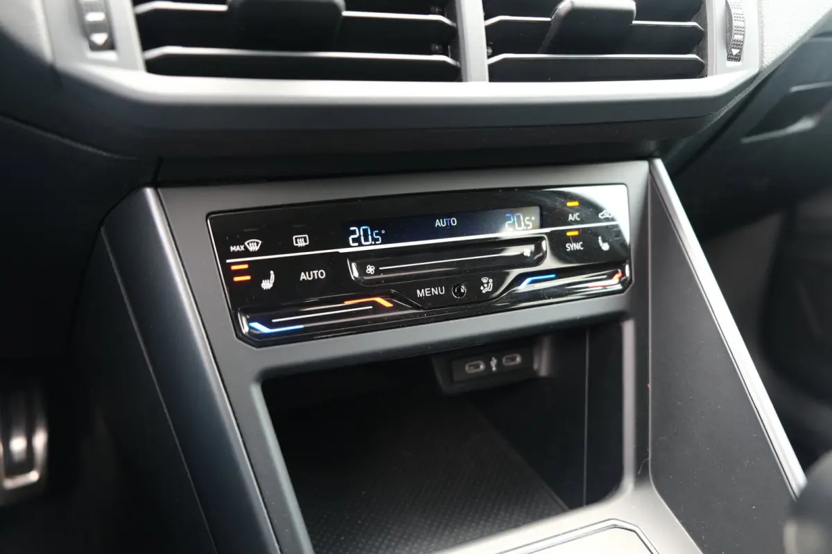 1.0 TSI 2x R-Line 116PK Facelift Pano Black Style Keyless Virtual Cam Navi ACC