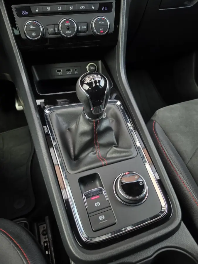 1.5 TSI FR ACC/Pano/Trekhaak/Virtual/Alcantara/Led/Carplay/Camara/Sfeer/Beats/