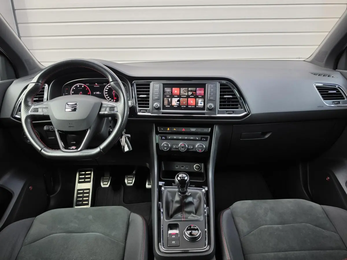 1.5 TSI FR ACC/Pano/Trekhaak/Virtual/Alcantara/Led/Carplay/Camara/Sfeer/Beats/