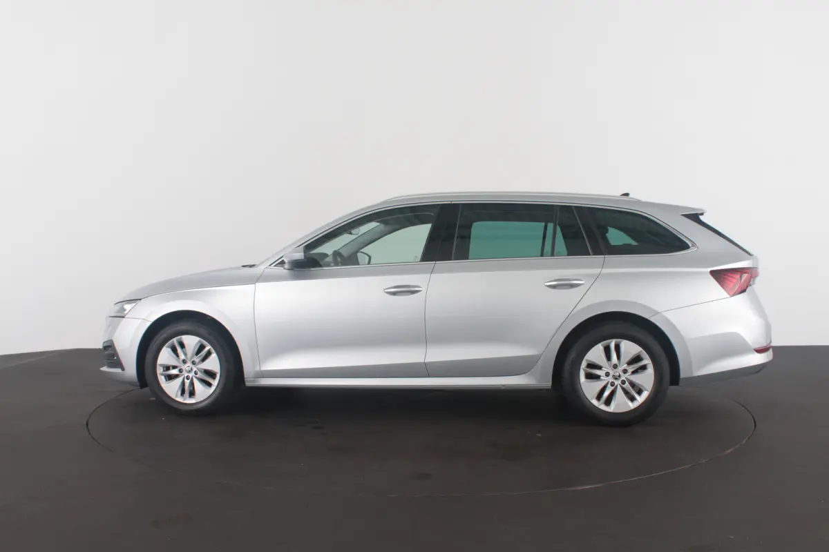 1.0 TSI Business Edition > Camera/Trekhaak/Sfeerverlichting/Keyless