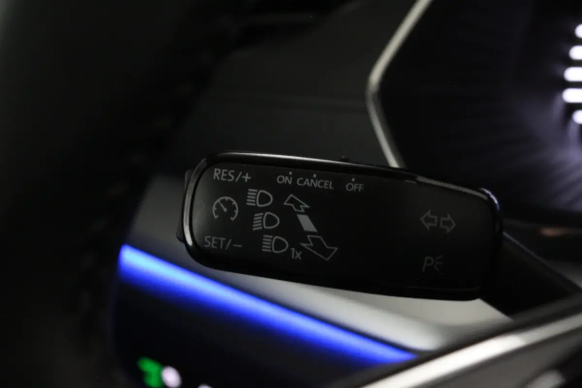 1.0 TSI Business Edition > Camera/Trekhaak/Sfeerverlichting/Keyless