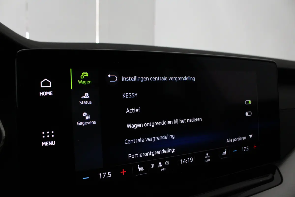 1.0 TSI Business Edition > Camera/Trekhaak/Sfeerverlichting/Keyless