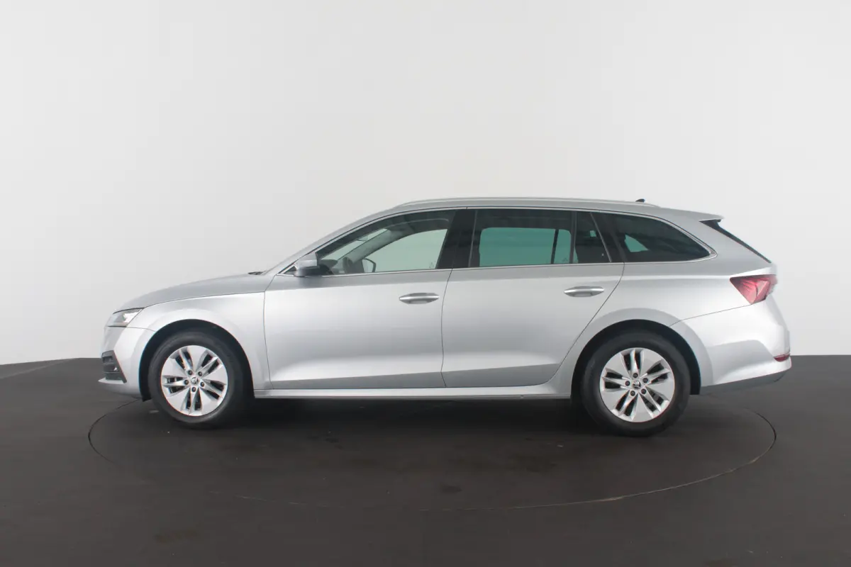 1.0 TSI Business Edition > Camera/Trekhaak/Sfeerverlichting/Keyless