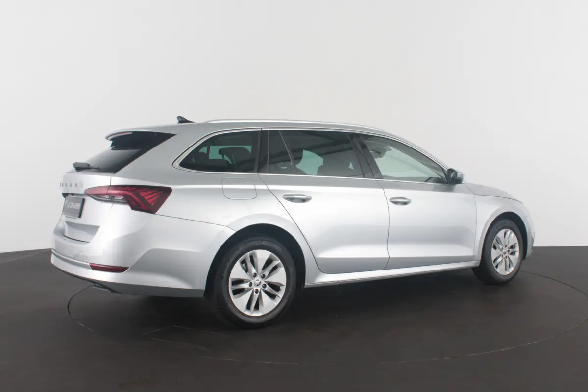 1.0 TSI Business Edition > Camera/Trekhaak/Sfeerverlichting/Keyless