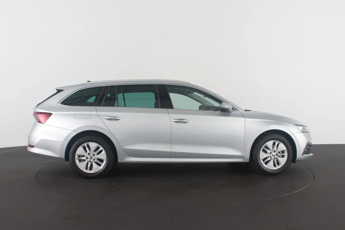 1.0 TSI Business Edition > Camera/Trekhaak/Sfeerverlichting/Keyless