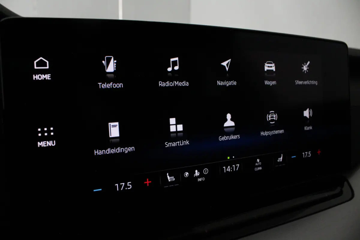 1.0 TSI Business Edition > Camera/Trekhaak/Sfeerverlichting/Keyless