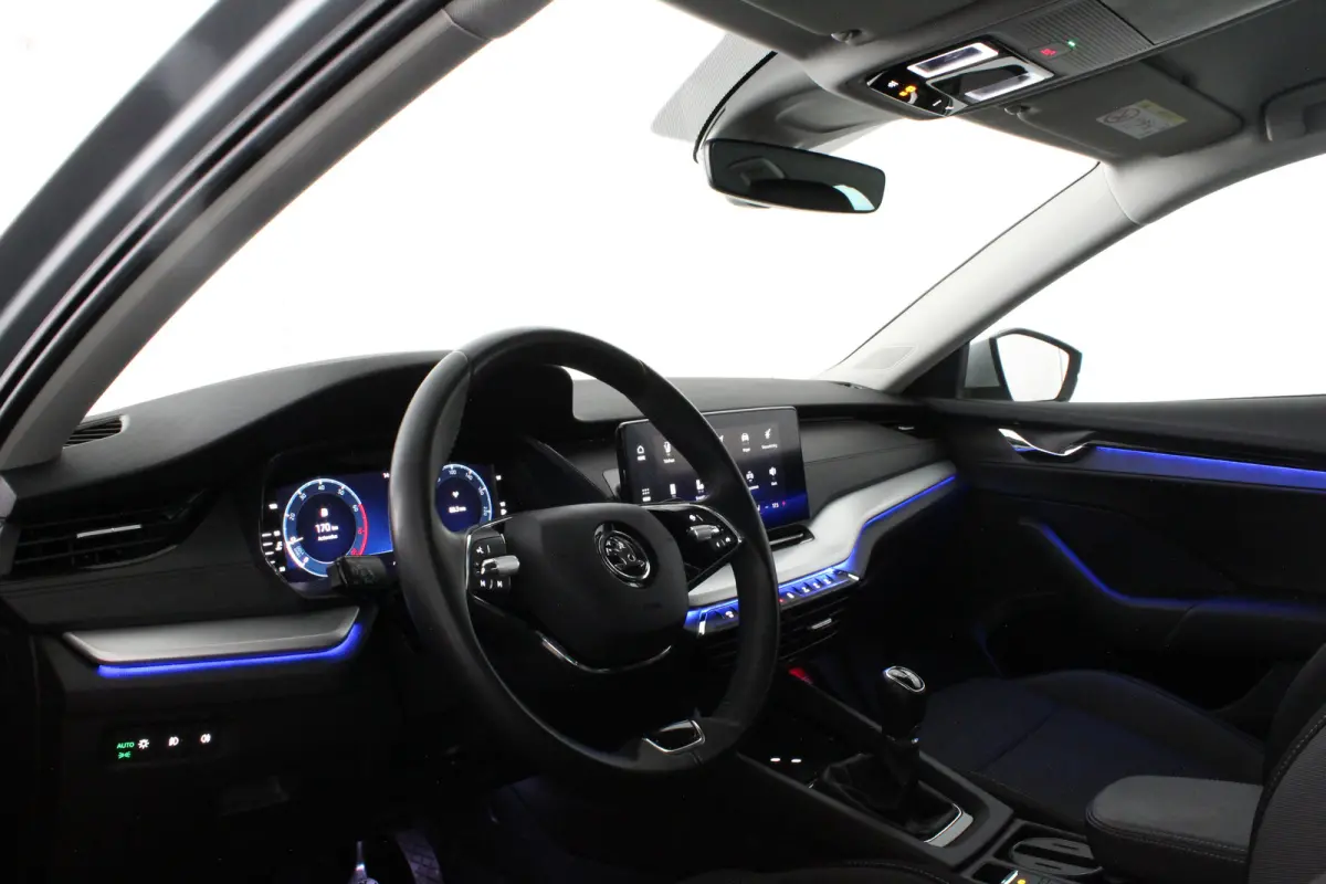 1.0 TSI Business Edition > Camera/Trekhaak/Sfeerverlichting/Keyless