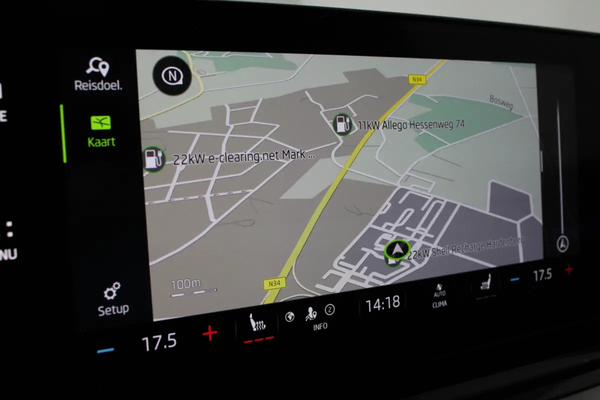 1.0 TSI Business Edition > Camera/Trekhaak/Sfeerverlichting/Keyless