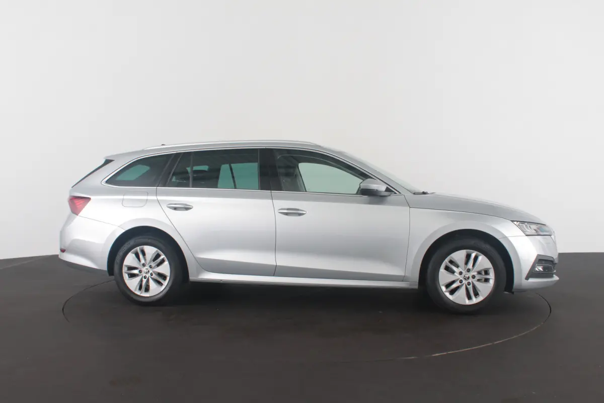 1.0 TSI Business Edition > Camera/Trekhaak/Sfeerverlichting/Keyless