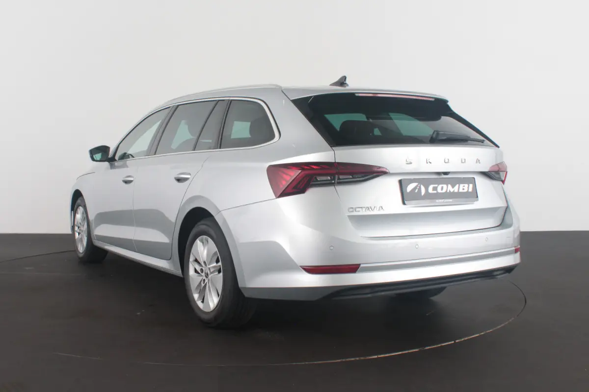 1.0 TSI Business Edition > Camera/Trekhaak/Sfeerverlichting/Keyless