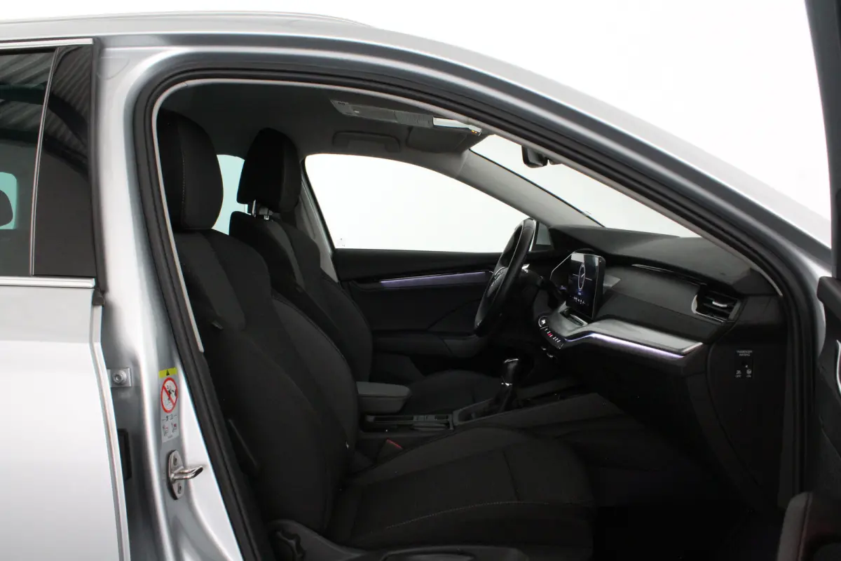 1.0 TSI Business Edition > Camera/Trekhaak/Sfeerverlichting/Keyless