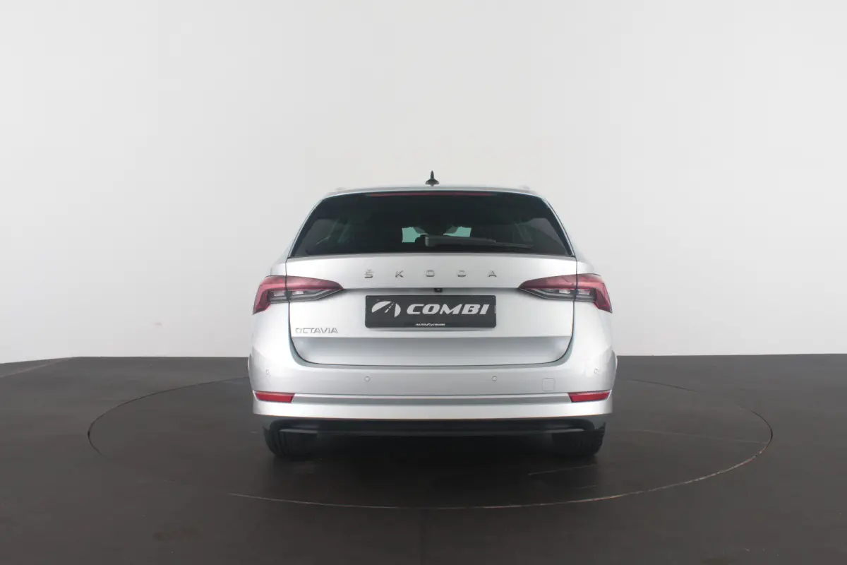 1.0 TSI Business Edition > Camera/Trekhaak/Sfeerverlichting/Keyless