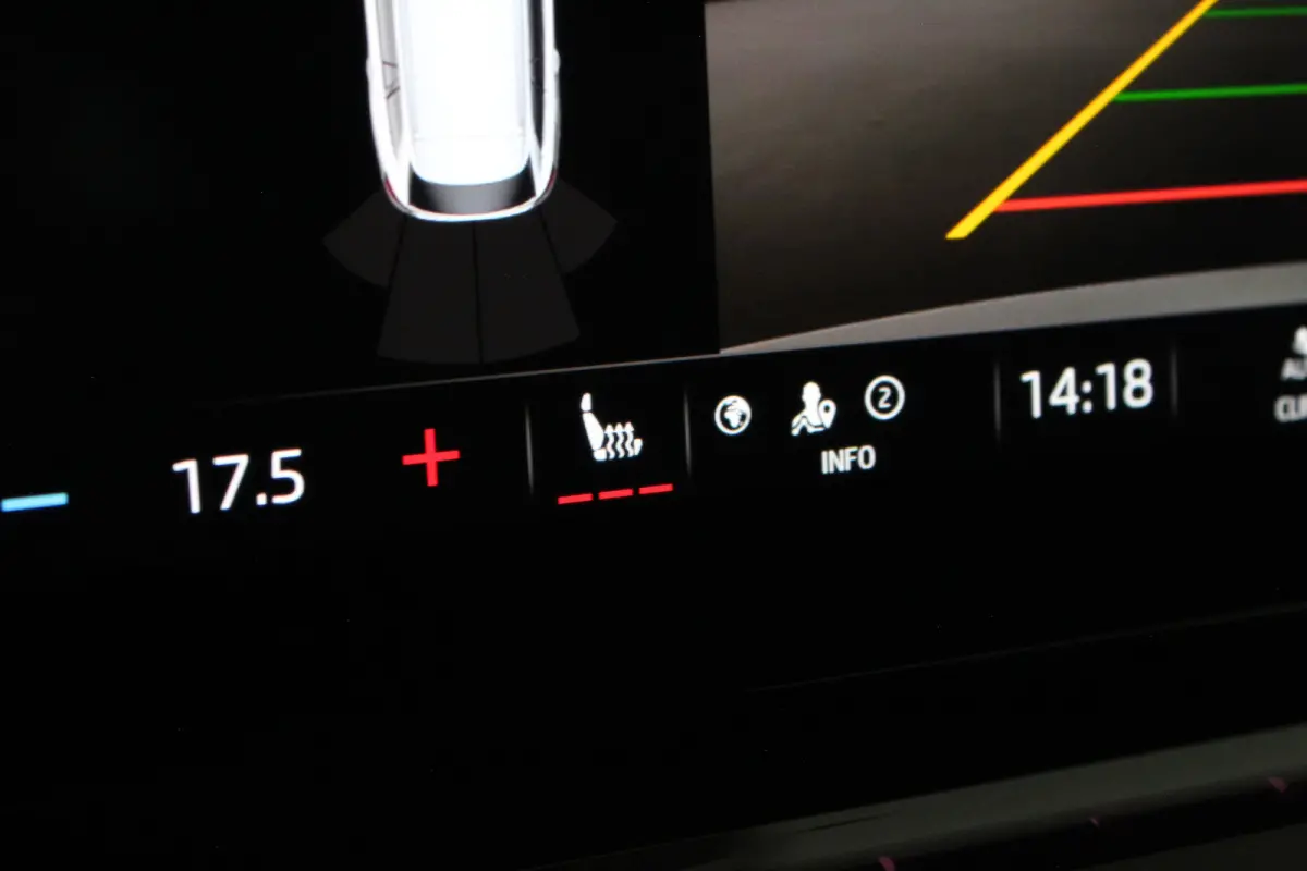 1.0 TSI Business Edition > Camera/Trekhaak/Sfeerverlichting/Keyless