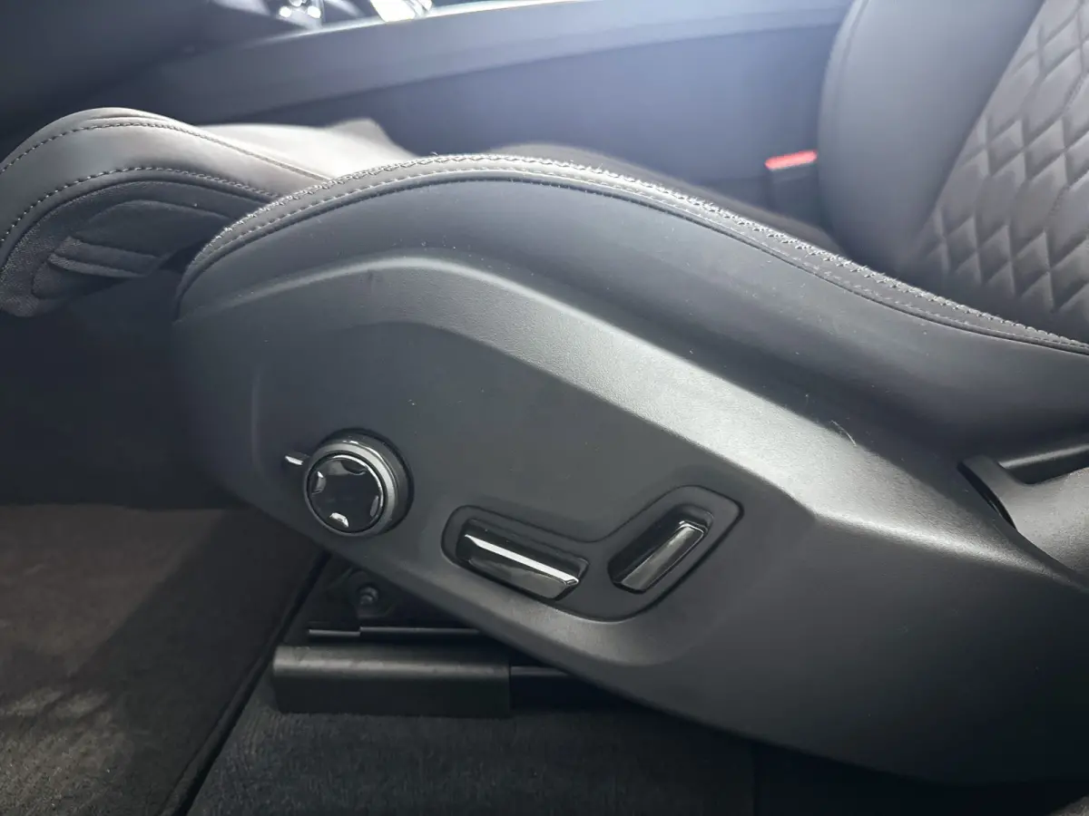 T6 Plug-in hybrid AWD Plus Bright | 360° camera | Harman Kardon | Stoel- en stuurverwarming