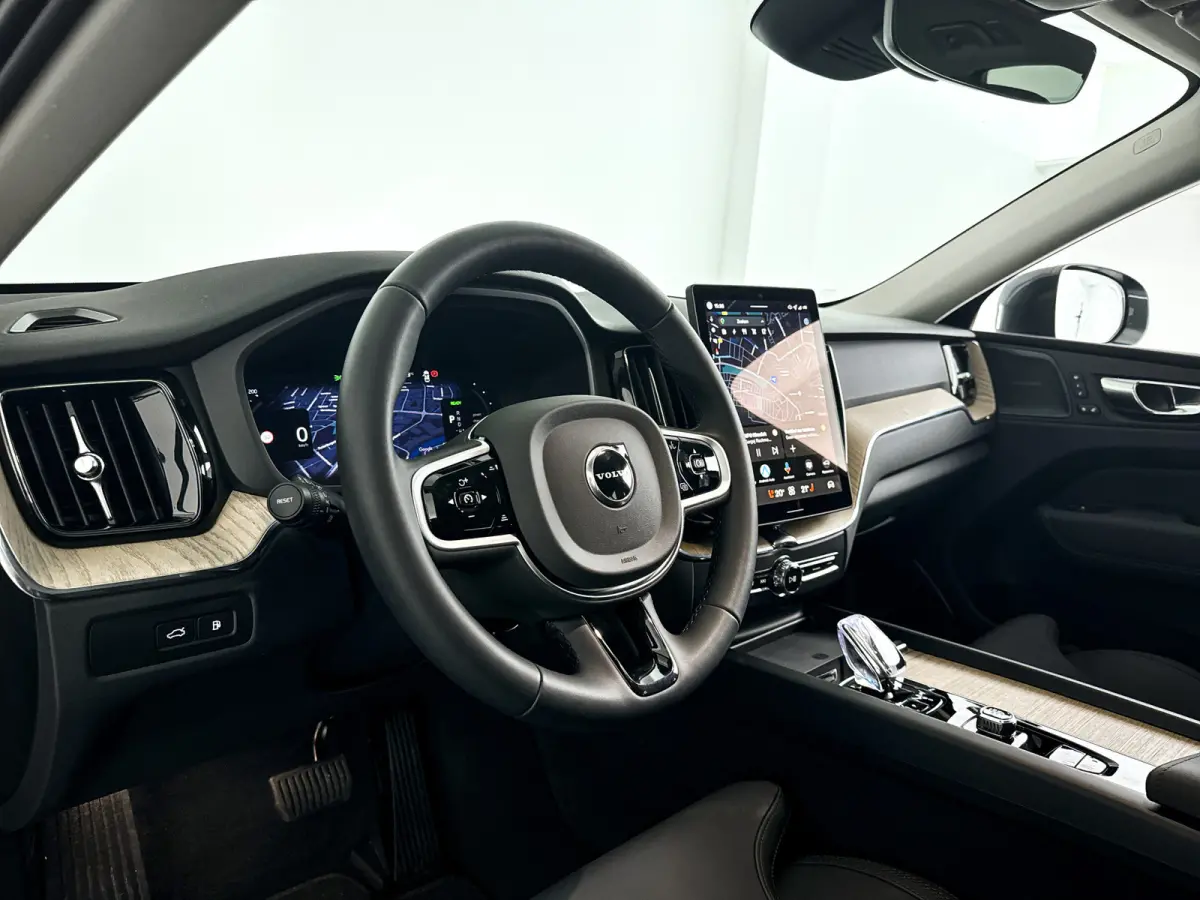 T6 Plug-in hybrid AWD Plus Bright | 360° camera | Harman Kardon | Stoel- en stuurverwarming