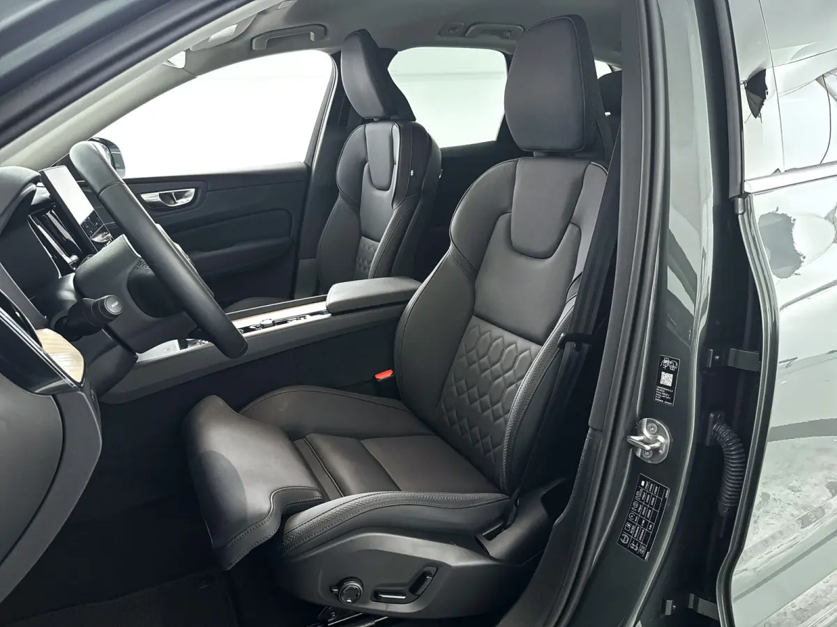 T6 Plug-in hybrid AWD Plus Bright | 360° camera | Harman Kardon | Stoel- en stuurverwarming