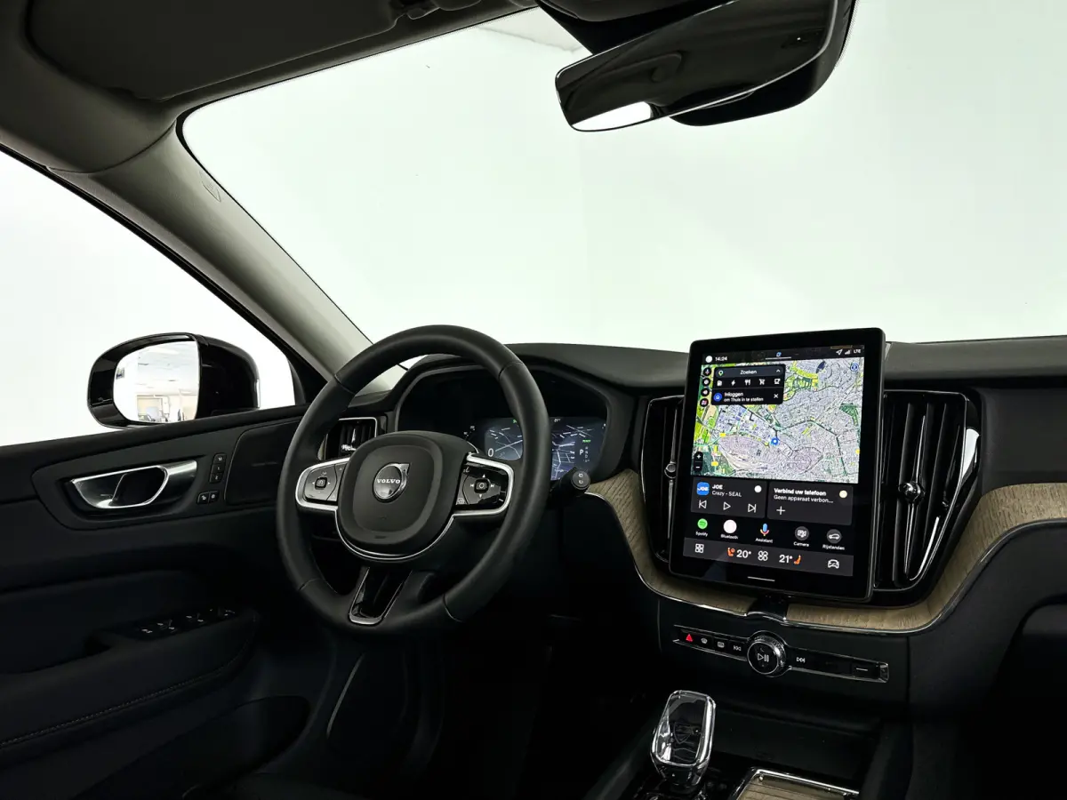 T6 Plug-in hybrid AWD Plus Dark | SOH 100% | Panoramadak | 360° camera | Luchtvering | Harman Kardon | Head-up display | Stoel- en Stuurverwarming | Trekhaak