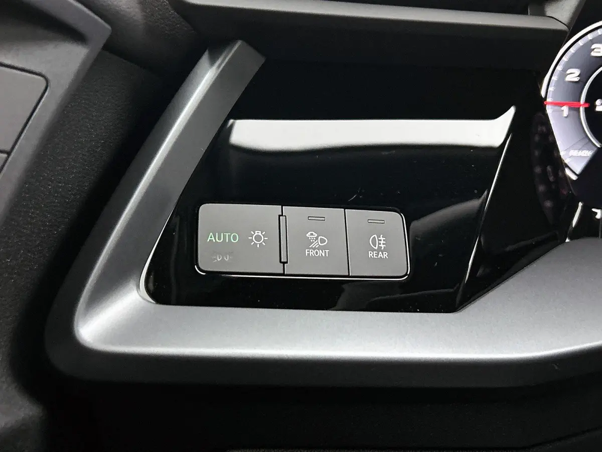 30 TFSI S edition 116 PK | S-Line | Automaat | Navigatie | Virtuele Cockpit Plus | Stoelverwarming | Apple Carplay/Android Auto | Ambiant Licht Pakket | Optiek Pakket Zwart | Sportstoelen | 