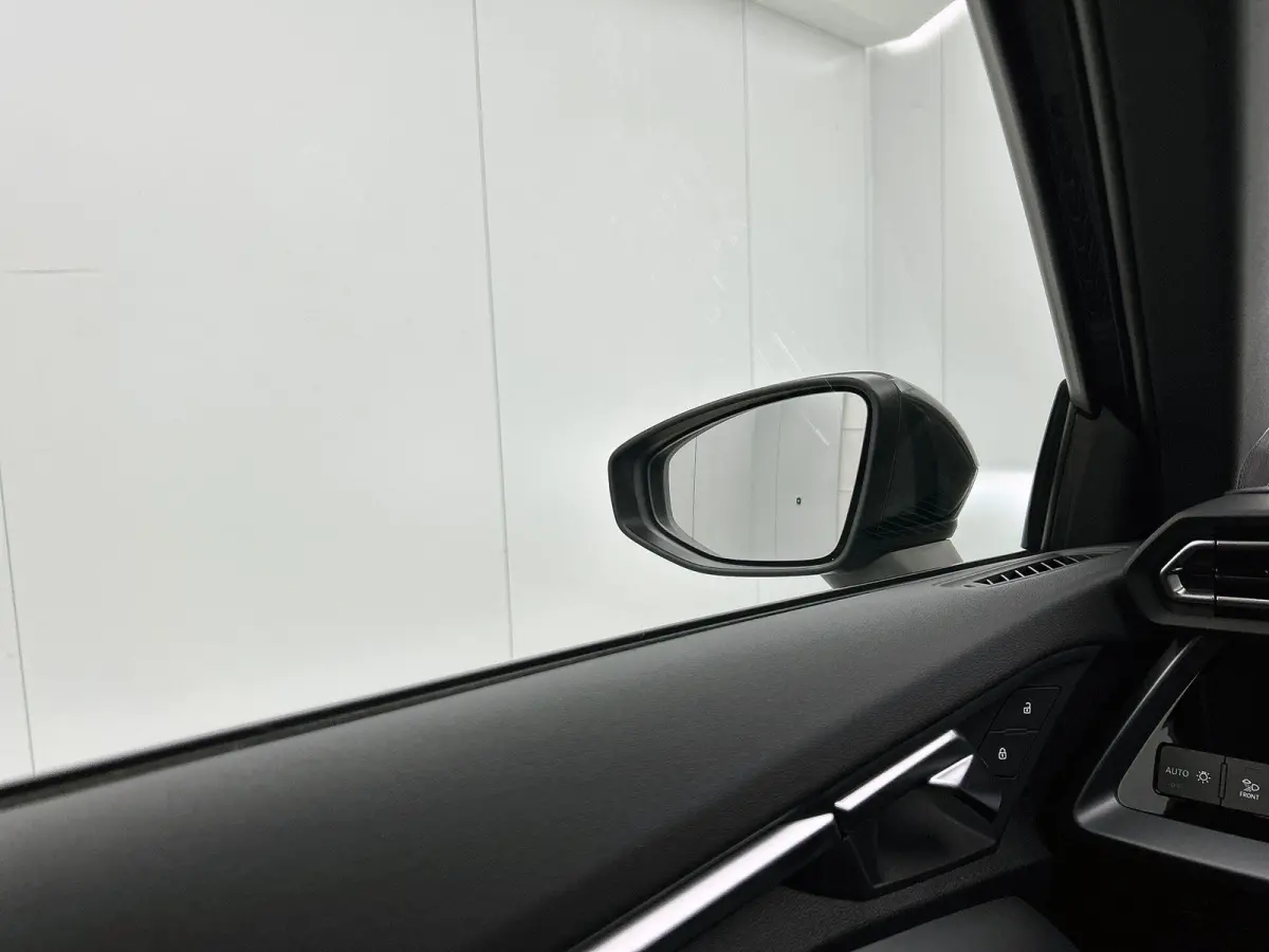 30 TFSI S edition 116 PK | S-Line | Automaat | Navigatie | Virtuele Cockpit Plus | Stoelverwarming | Apple Carplay/Android Auto | Ambiant Licht Pakket | Optiek Pakket Zwart | Sportstoelen | 