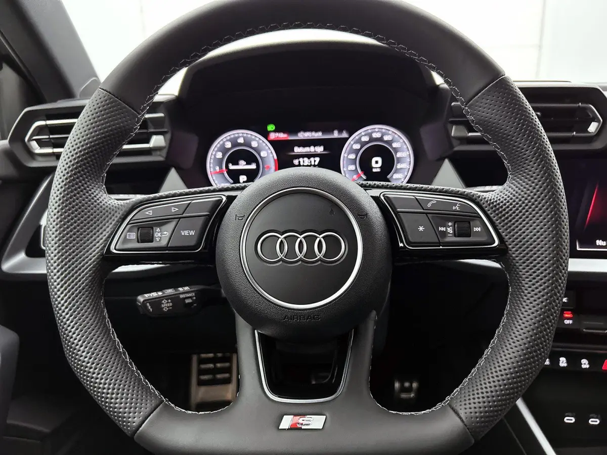 30 TFSI S edition 116 PK | S-Line | Automaat | Navigatie | Virtuele Cockpit Plus | Stoelverwarming | Apple Carplay/Android Auto | Ambiant Licht Pakket | Optiek Pakket Zwart | Sportstoelen | 