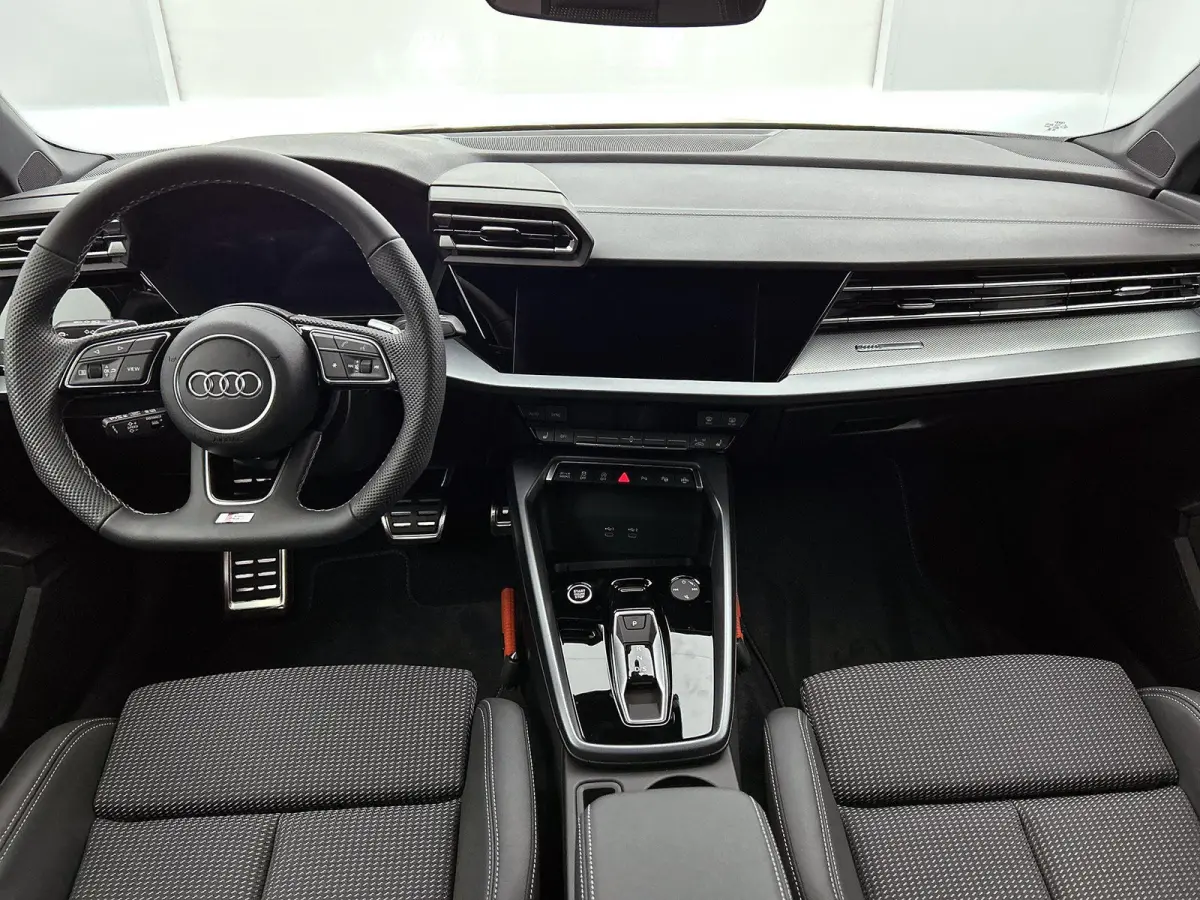 30 TFSI S edition 116 PK | S-Line | Automaat | Navigatie | Virtuele Cockpit Plus | Stoelverwarming | Apple Carplay/Android Auto | Ambiant Licht Pakket | Optiek Pakket Zwart | Sportstoelen | 