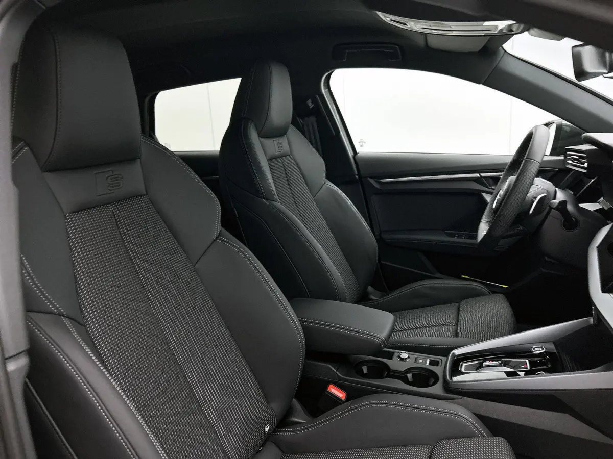 30 TFSI S edition 116 PK | S-Line | Automaat | Navigatie | Virtuele Cockpit Plus | Stoelverwarming | Apple Carplay/Android Auto | Ambiant Licht Pakket | Optiek Pakket Zwart | Sportstoelen | 