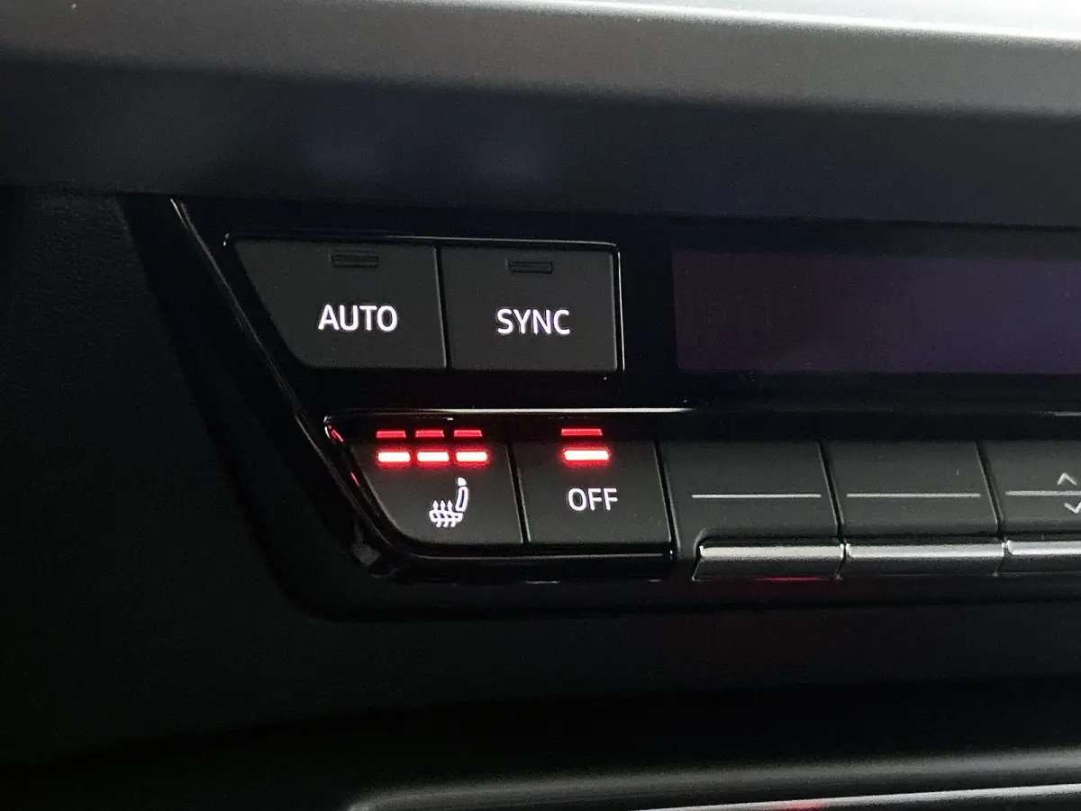 30 TFSI S edition 116 PK | S-Line | Automaat | Navigatie | Virtuele Cockpit Plus | Stoelverwarming | Apple Carplay/Android Auto | Ambiant Licht Pakket | Optiek Pakket Zwart | Sportstoelen | 