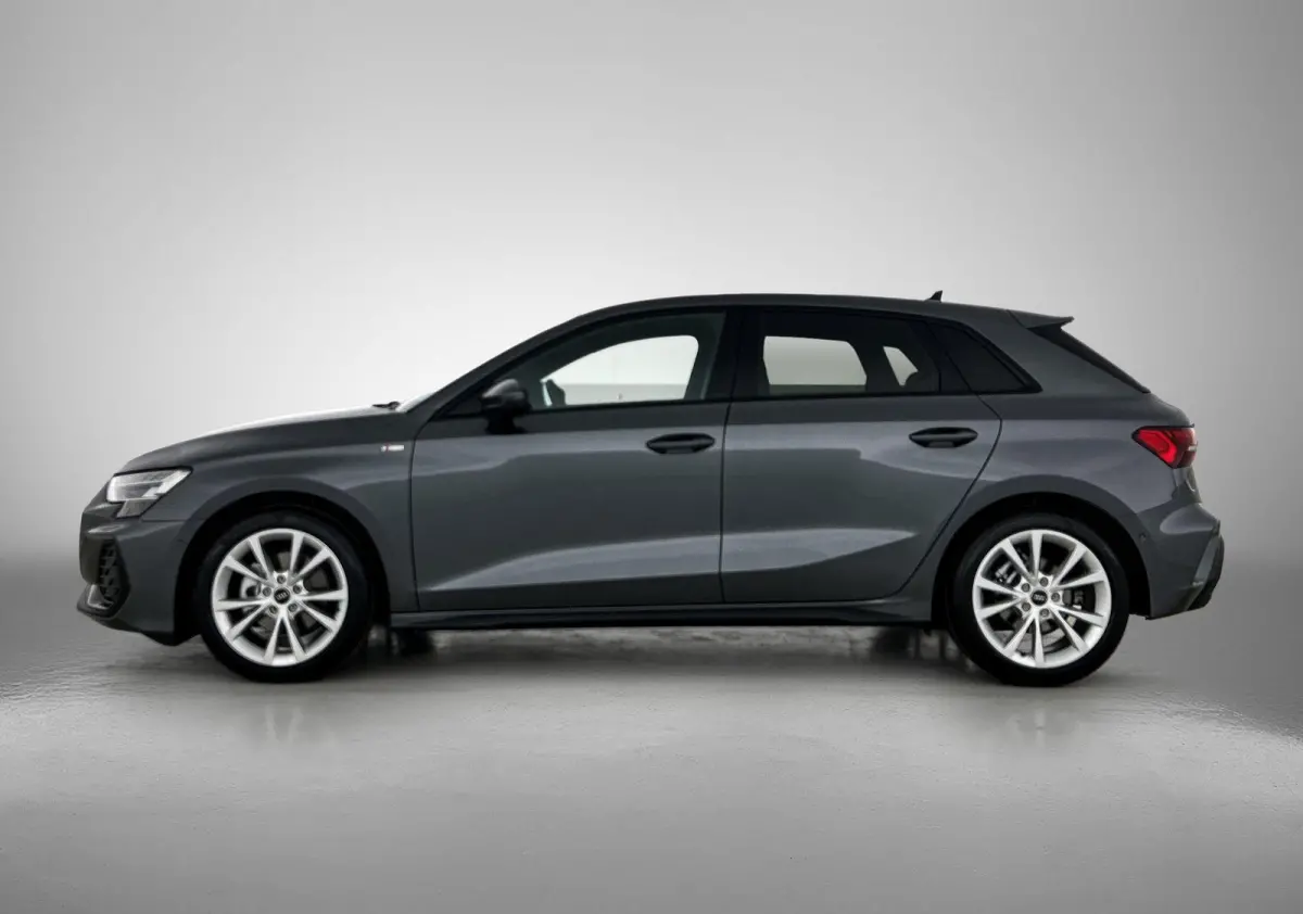 30 TFSI S edition 116 PK | S-Line | Automaat | Navigatie | Virtuele Cockpit Plus | Stoelverwarming | Apple Carplay/Android Auto | Ambiant Licht Pakket | Optiek Pakket Zwart | Sportstoelen | 