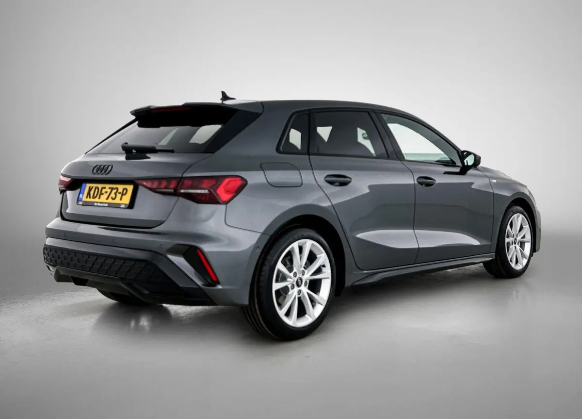 30 TFSI S edition 116 PK | S-Line | Automaat | Navigatie | Virtuele Cockpit Plus | Stoelverwarming | Apple Carplay/Android Auto | Ambiant Licht Pakket | Optiek Pakket Zwart | Sportstoelen | 