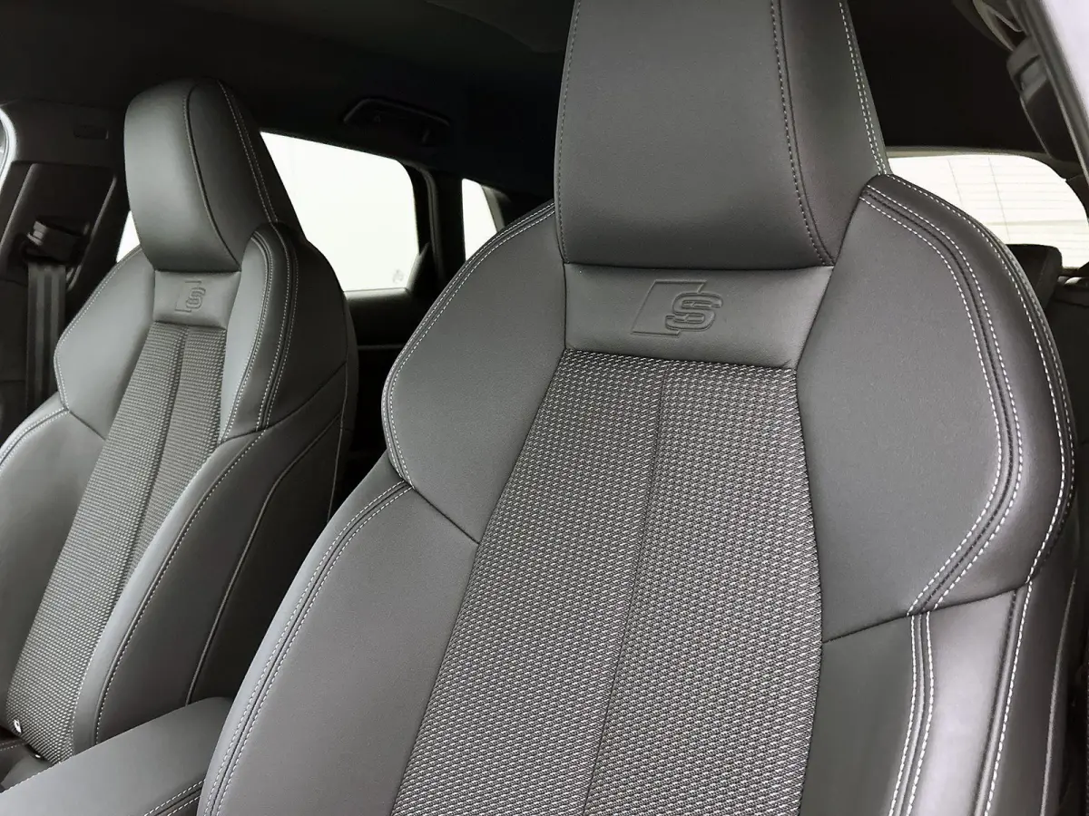 30 TFSI S edition 116 PK | S-Line | Automaat | Navigatie | Virtuele Cockpit Plus | Stoelverwarming | Apple Carplay/Android Auto | Ambiant Licht Pakket | Optiek Pakket Zwart | Sportstoelen | 