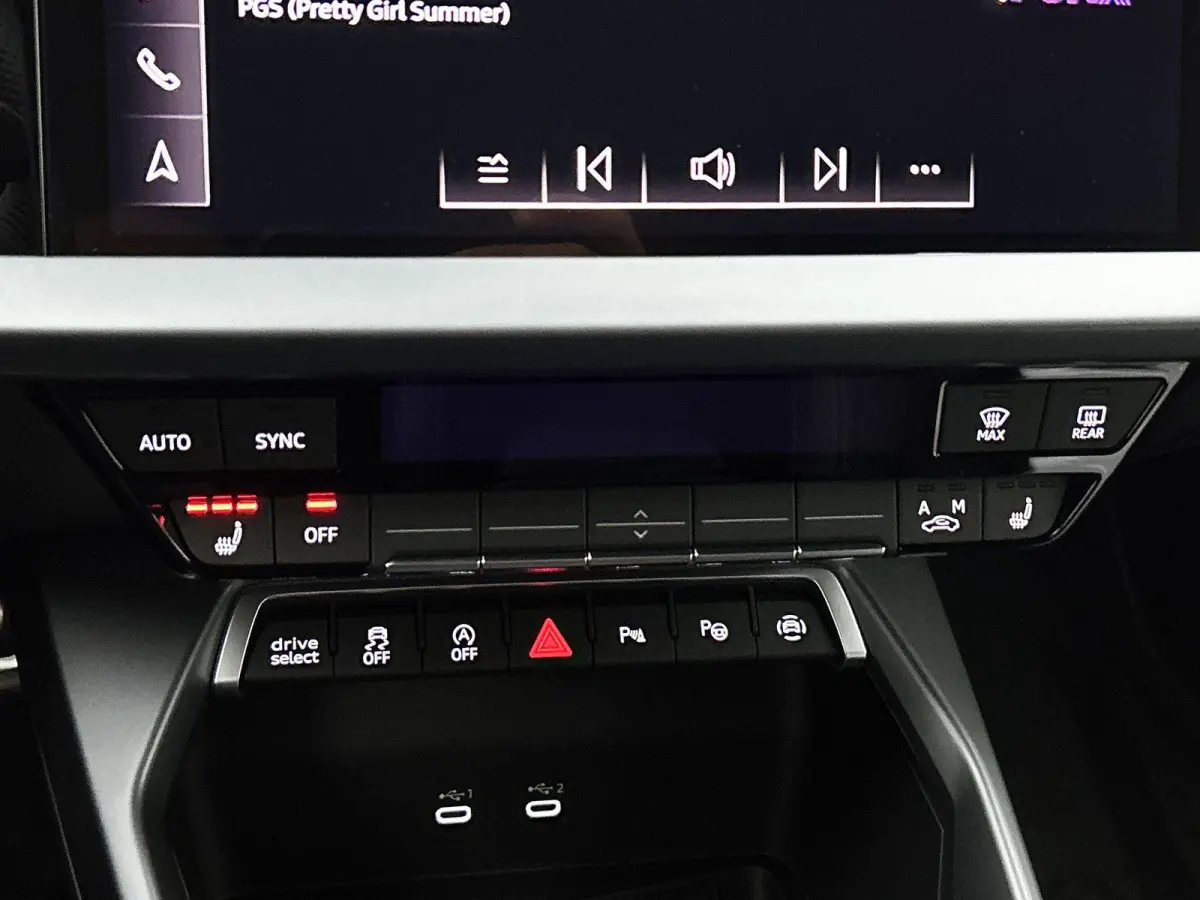 30 TFSI S edition 116 PK | S-Line | Automaat | Navigatie | Virtuele Cockpit Plus | Stoelverwarming | Apple Carplay/Android Auto | Ambiant Licht Pakket | Optiek Pakket Zwart | Sportstoelen | 