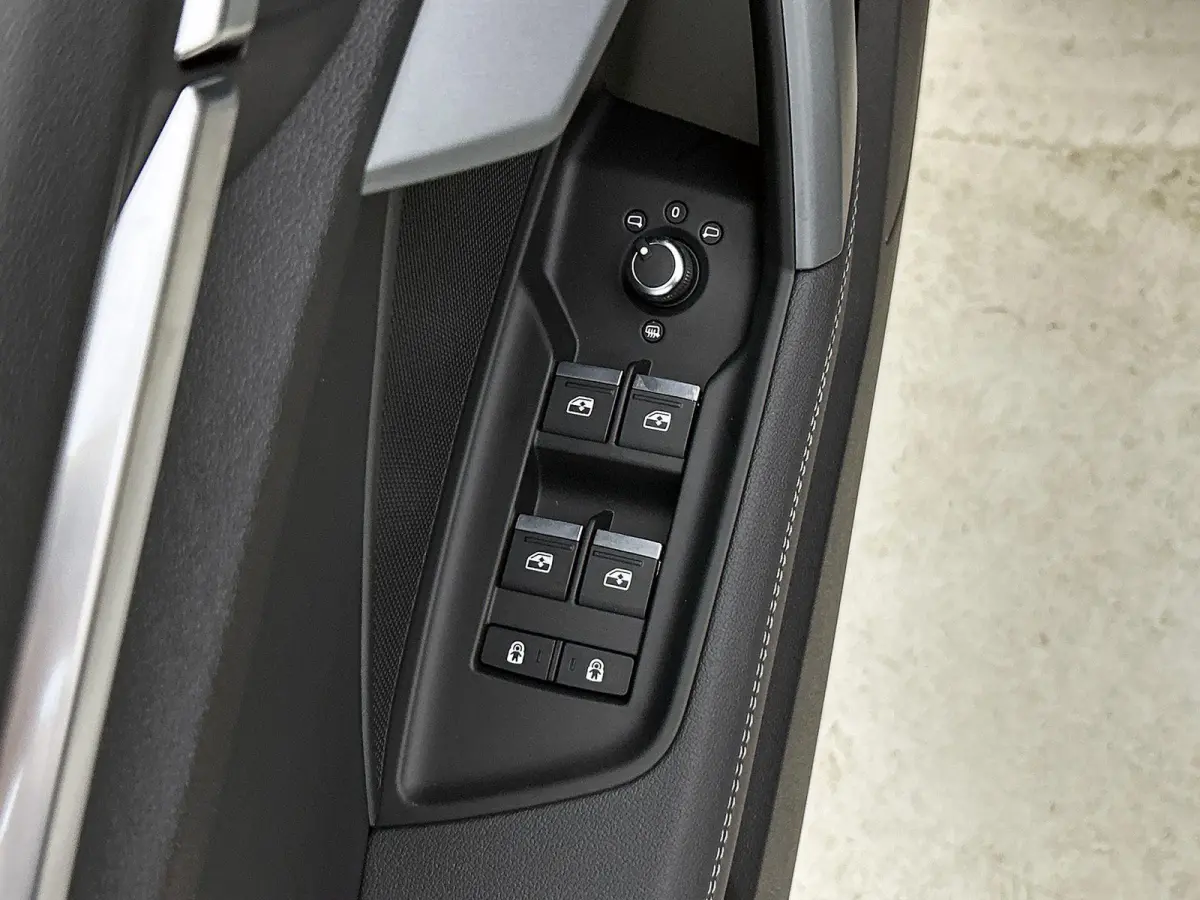 30 TFSI S edition 116 PK | S-Line | Automaat | Navigatie | Virtuele Cockpit Plus | Stoelverwarming | Apple Carplay/Android Auto | Ambiant Licht Pakket | Optiek Pakket Zwart | Sportstoelen | 