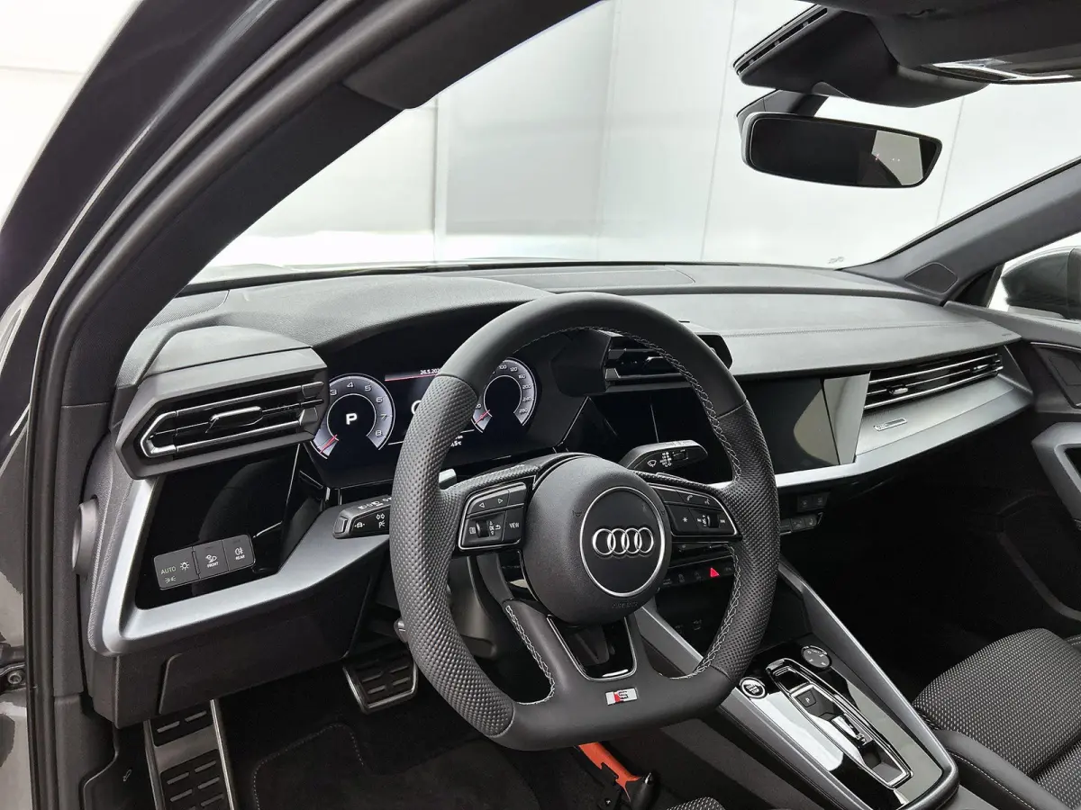 30 TFSI S edition 116 PK | S-Line | Automaat | Navigatie | Virtuele Cockpit Plus | Stoelverwarming | Apple Carplay/Android Auto | Ambiant Licht Pakket | Optiek Pakket Zwart | Sportstoelen | 