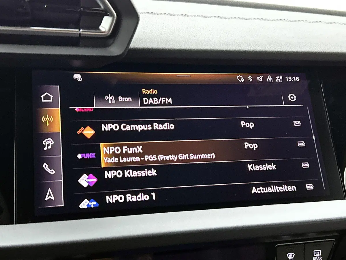 30 TFSI S edition 116 PK | S-Line | Automaat | Navigatie | Virtuele Cockpit Plus | Stoelverwarming | Apple Carplay/Android Auto | Ambiant Licht Pakket | Optiek Pakket Zwart | Sportstoelen | 