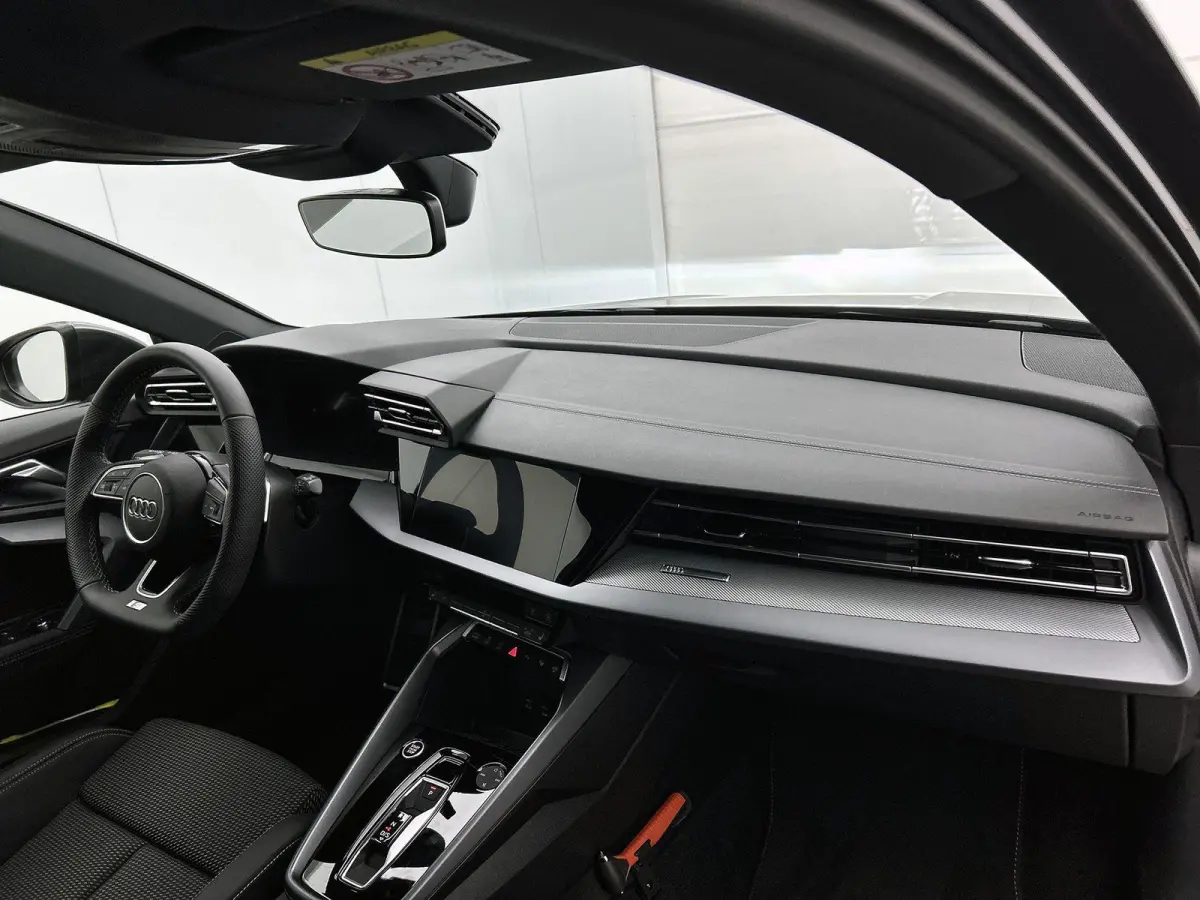 30 TFSI S edition 116 PK | S-Line | Automaat | Navigatie | Virtuele Cockpit Plus | Stoelverwarming | Apple Carplay/Android Auto | Ambiant Licht Pakket | Optiek Pakket Zwart | Sportstoelen | 