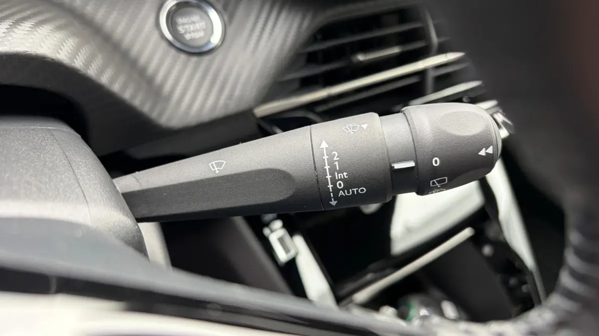 Allure | Active Safety Brake met camera en radar (automatisch noodremsysteem) met Distance Alert (waarschuwing dreigende aanrijding) | Advanced Active Safety Brake met camera en radar | Clim