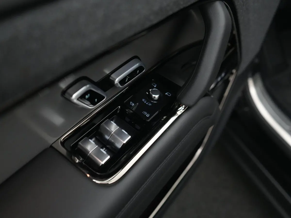 3.0 P460e Dynamic HSE PHEV | Towing Pack | Black Pack | Rode klauwen